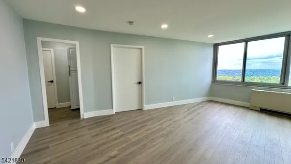 $2,900 | 1 Claridge Drive, Unit 1000, Verona, NJ 07044