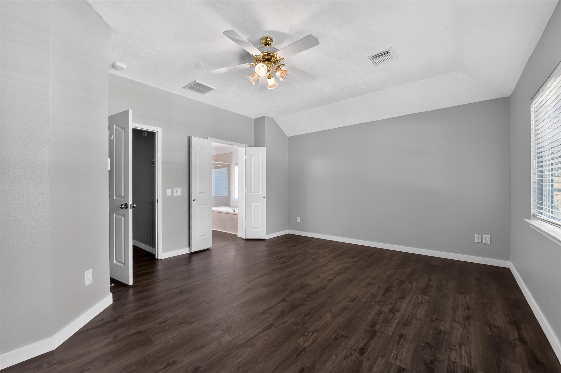 102 North Queenscliff Circle Spring, TX 77382 - Photo 30 of 37 Gallery Image 30