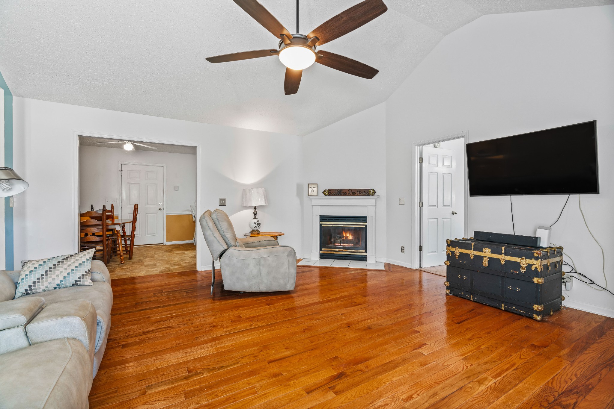 707 Spike Trail Murfreesboro, TN 37129 - Photo 8 of 64 a living room with furniture and a flat screen tv