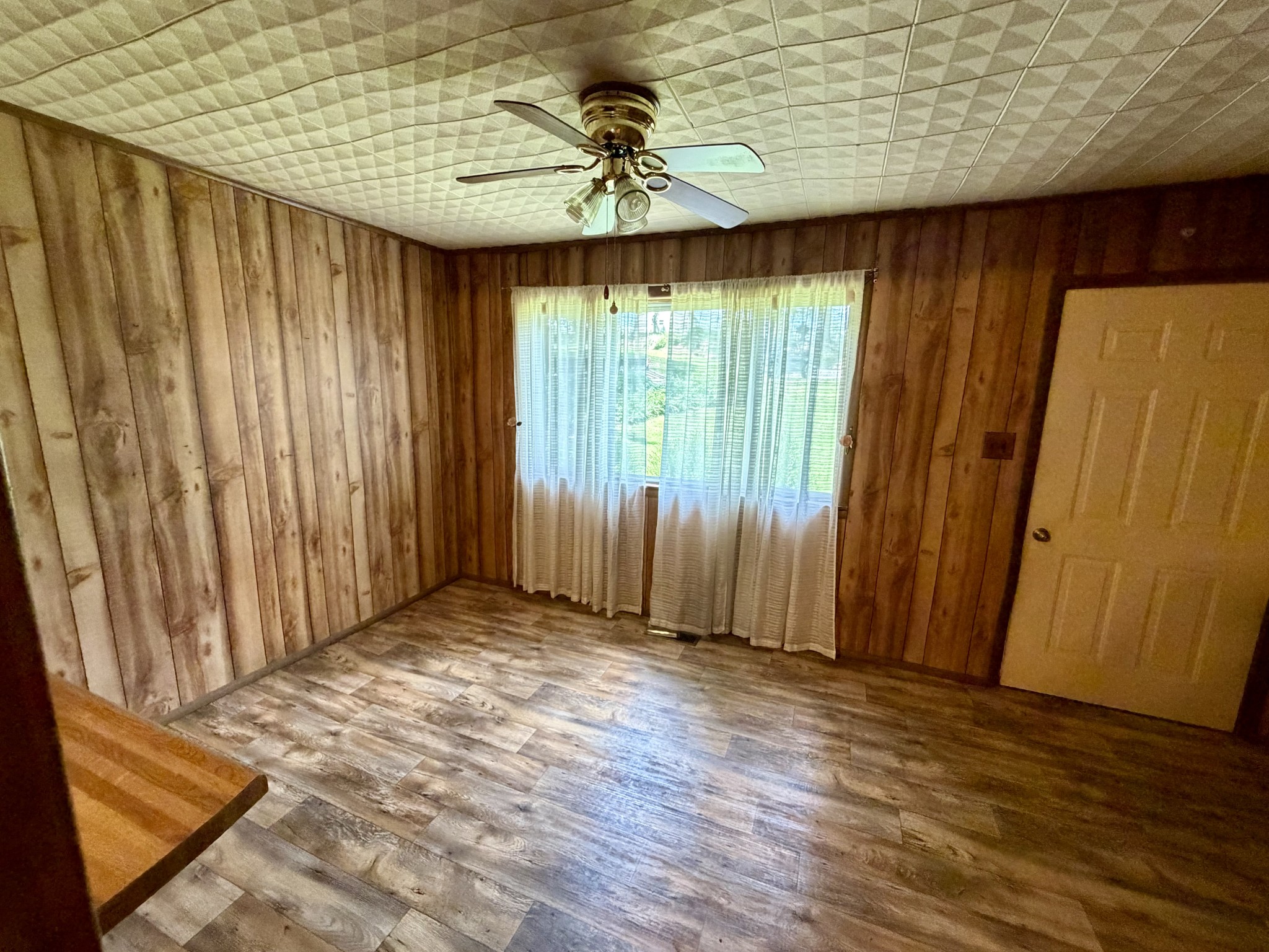 2115 Spring Hill Road Paris, TN 38242 - Photo 12 of 18 an empty room with wooden floor and windows