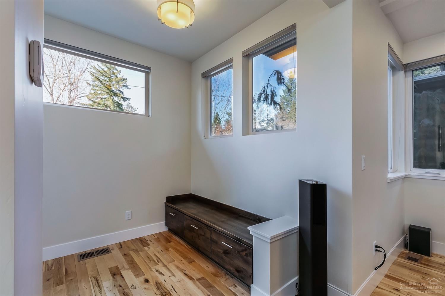 63368 O. B. Riley Road Bend, OR 97703 - Photo 9 of 25 Gallery Image 9