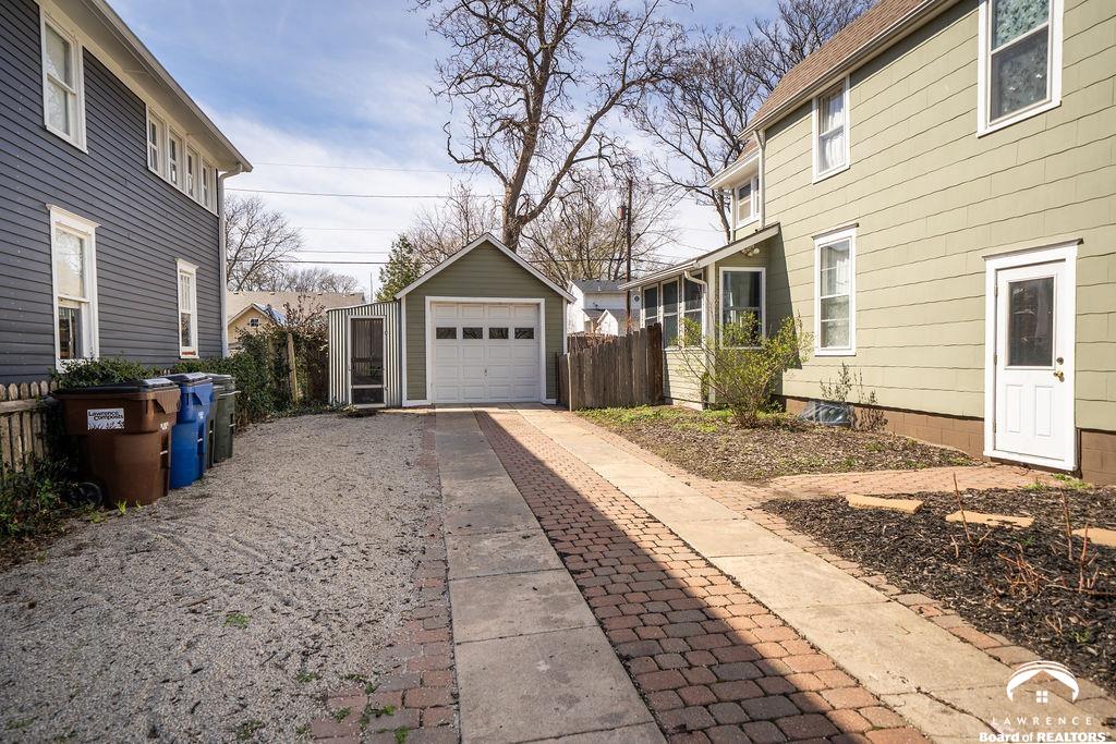 633 Alabama Street Lawrence, KS 66044 - Photo 5 of 62