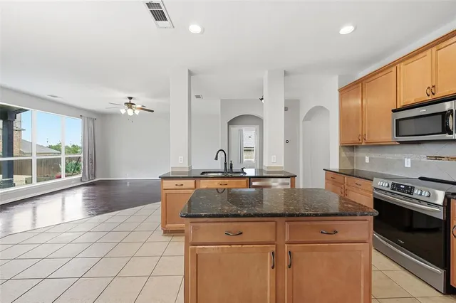 $400,000 | 3817 Regent Street, Midlothian, TX 76065