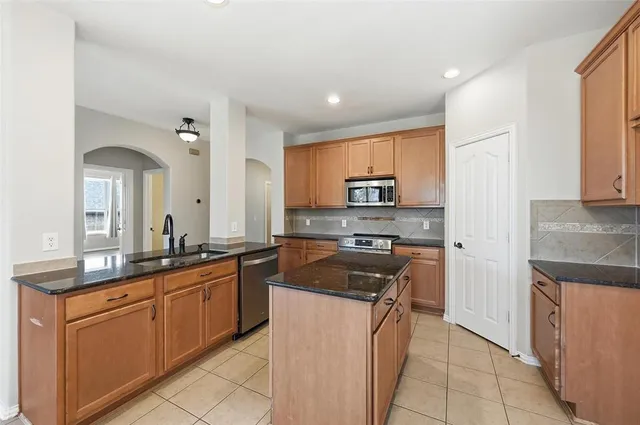 $400,000 | 3817 Regent Street, Midlothian, TX 76065