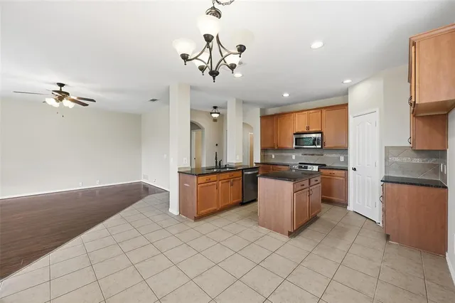 $400,000 | 3817 Regent Street, Midlothian, TX 76065