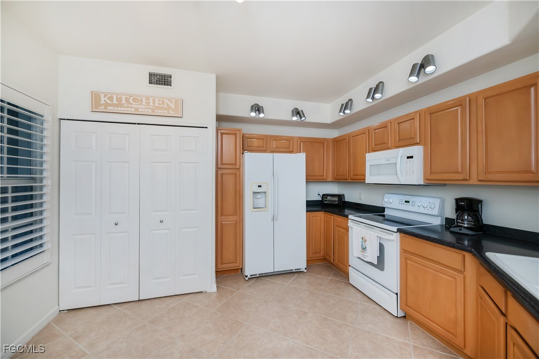 10109 Colonial Country Club Boulevard, Unit 2404 Fort Myers, FL 33913 - Photo 8 of 44