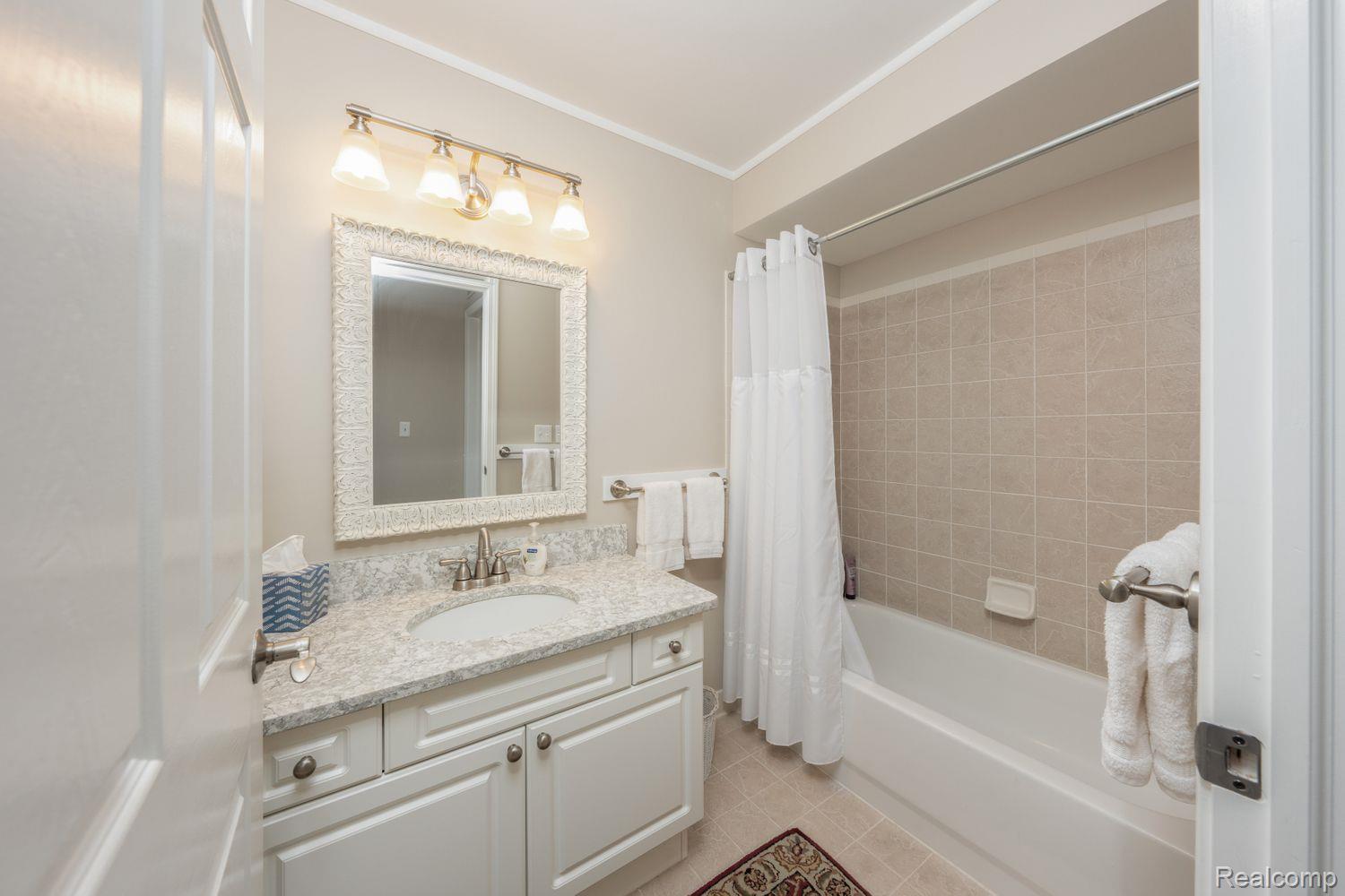 3558 Tremonte Circle Rochester, MI 48306 - Photo 15 of 36 Gallery Image 15