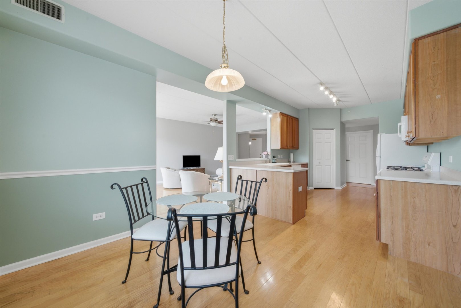 1761 Pavilion Way, Unit 301 Park Ridge, IL 60068 - Photo 16 of 46 Gallery Image 16