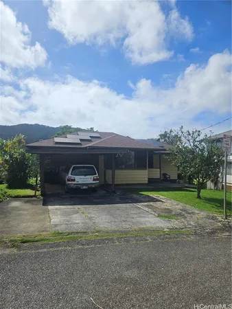 a view of a house with a yard