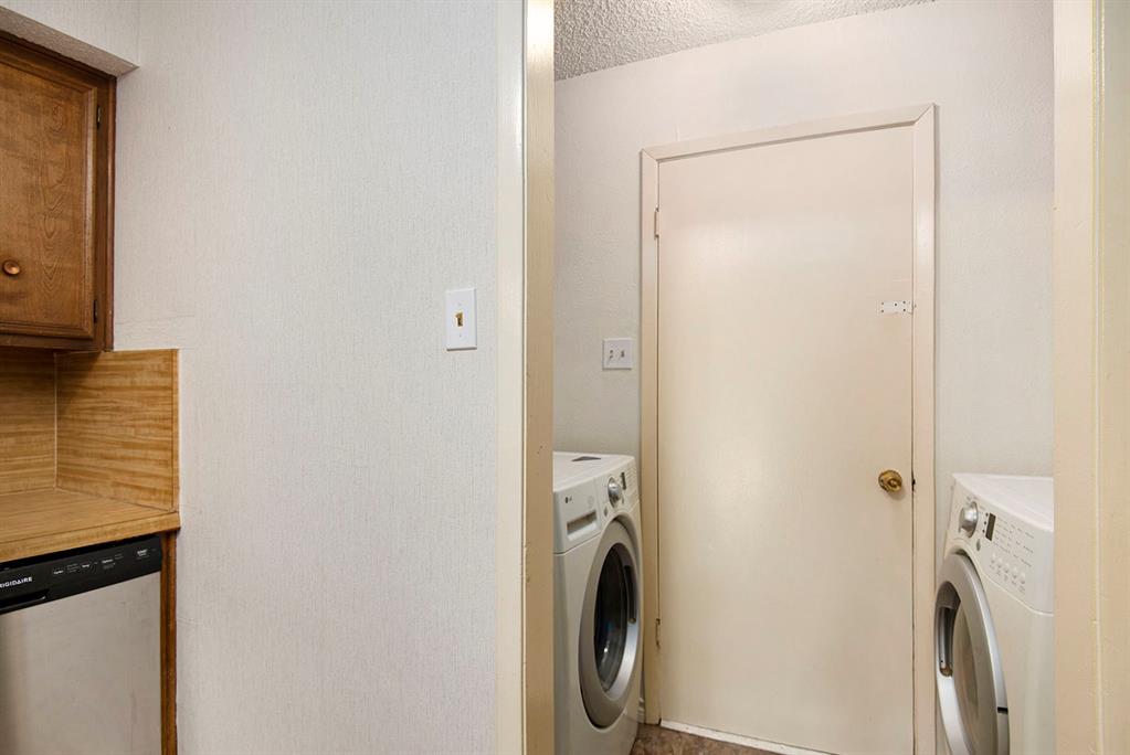6817 West Cleburne Road Fort Worth, TX 76133 - Photo 18 of 24 a utility room with dryer and washer