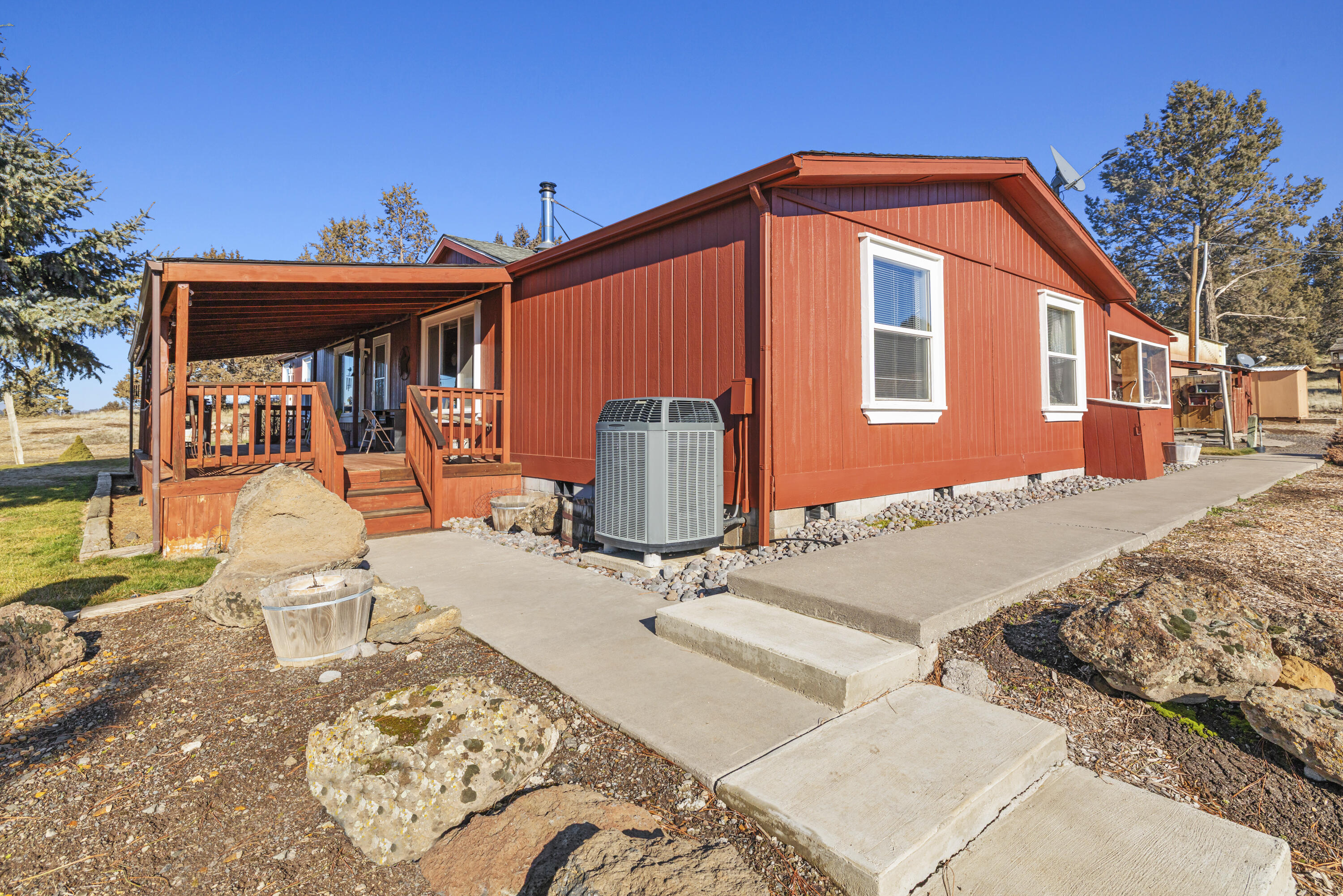5415 Haskins Road Bonanza, OR 97623 - Photo 9 of 97 Side