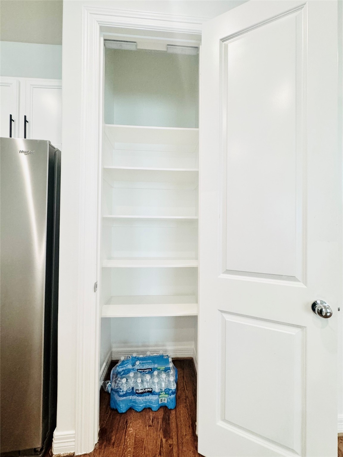 3846 Center Street Houston, TX 77007 - Photo 17 of 37 a close view of a closet