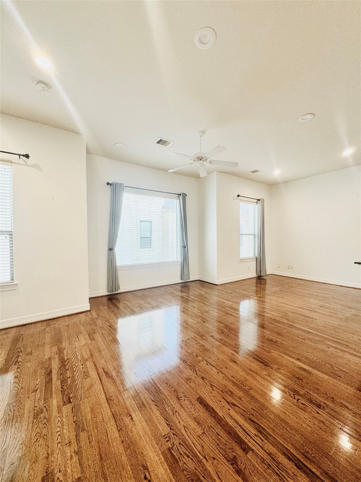 3846 Center Street Houston, TX 77007 - Photo 20 of 37 a view of empty room with wooden floor and fan