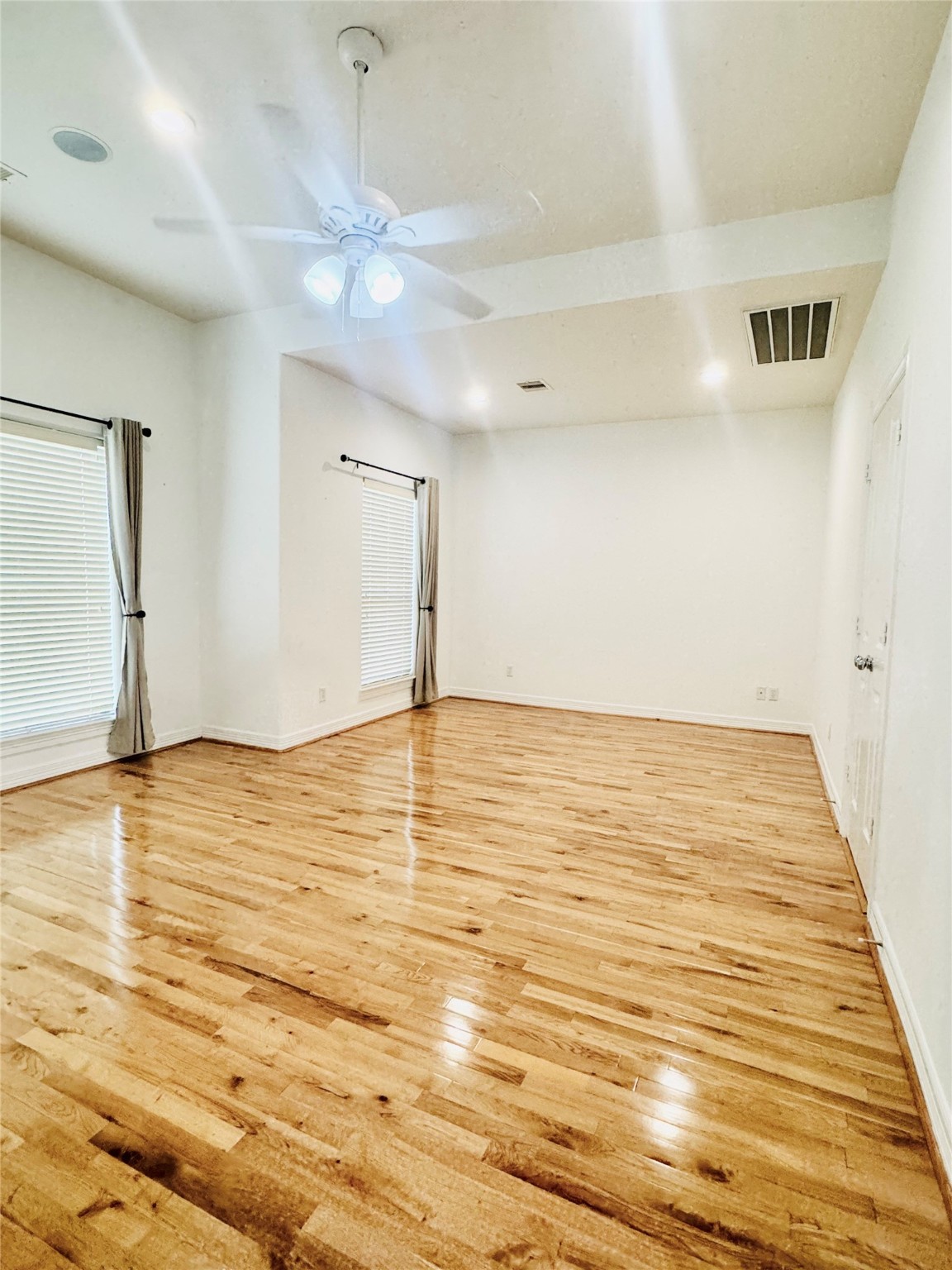3846 Center Street Houston, TX 77007 - Photo 28 of 37 a view of an empty room