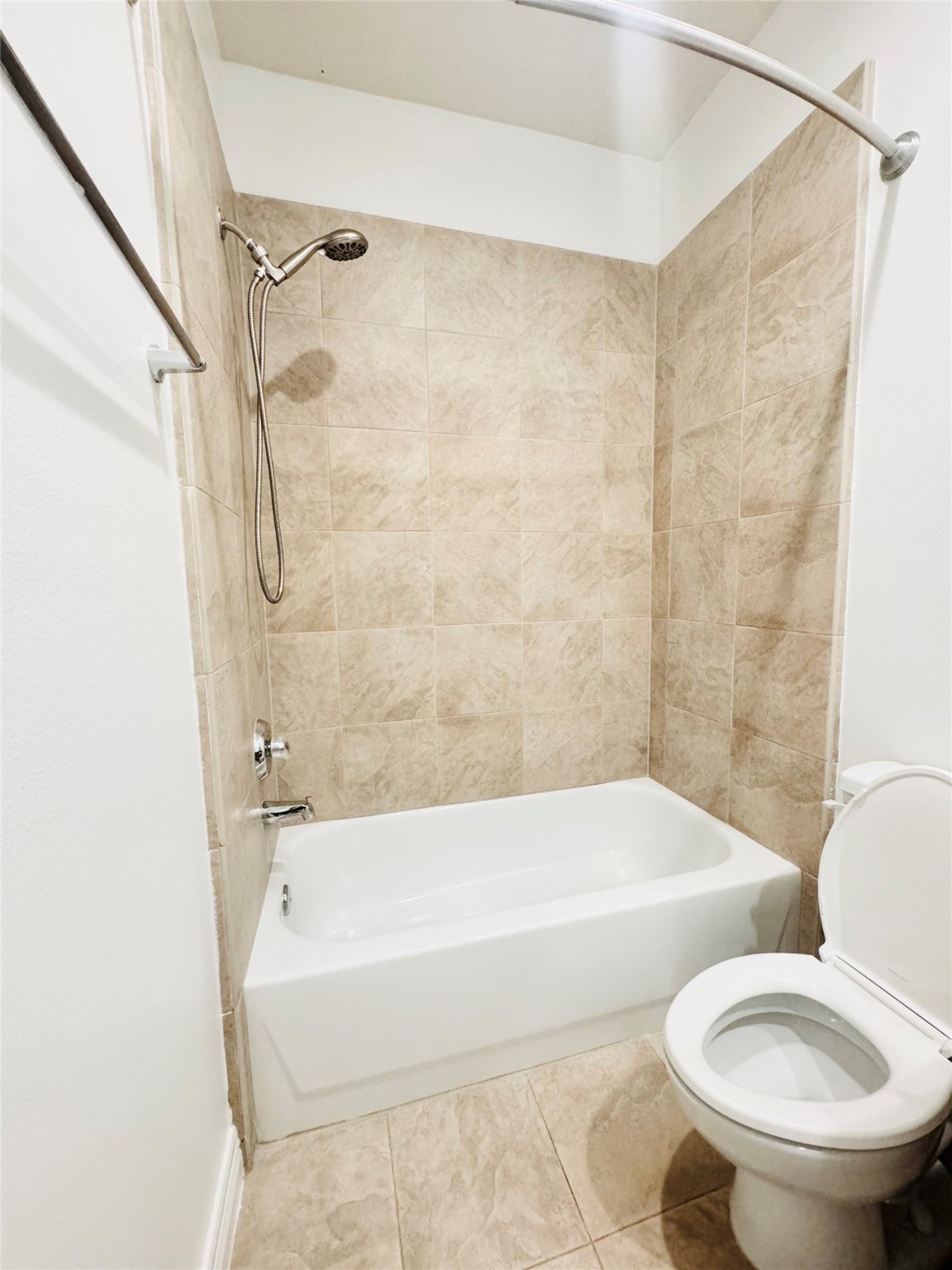 3846 Center Street Houston, TX 77007 - Photo 34 of 37 a bath room with a toilet and a bath tub