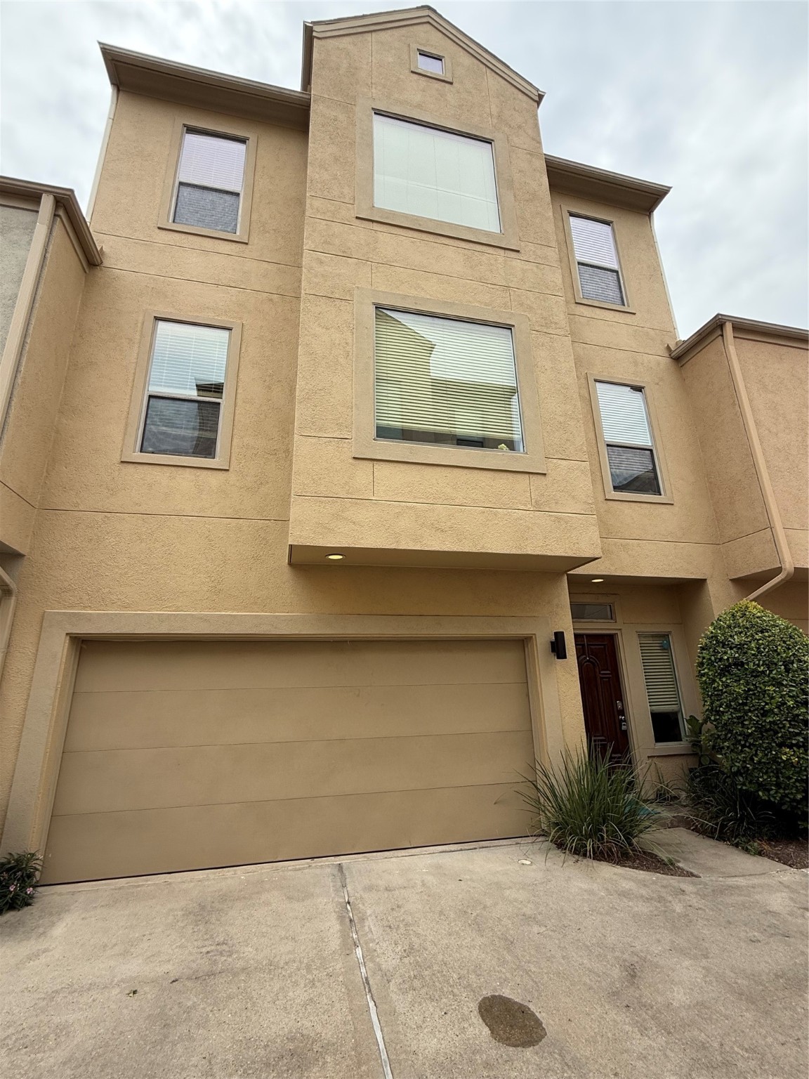3846 Center Street Houston, TX 77007 - Photo 36 of 37 a front view of a house