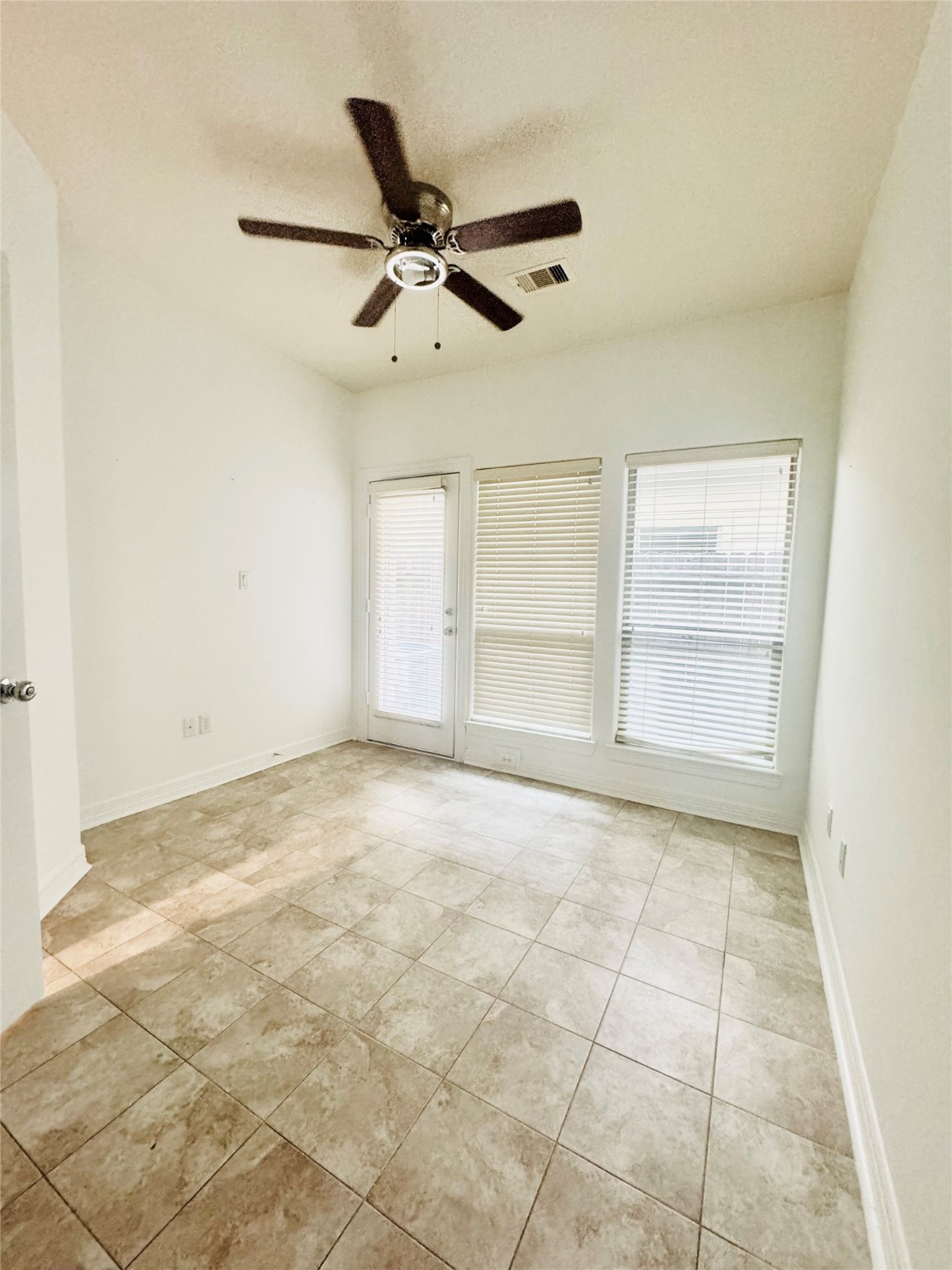 3846 Center Street Houston, TX 77007 - Photo 8 of 37 a view of an empty room