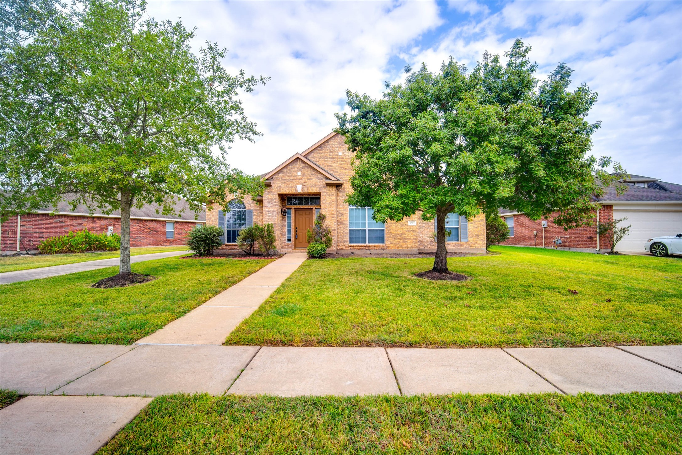 9323 Hillhaven Court Rosenberg, TX 77469 - Photo 3 of 37 a front view of a house with a yard