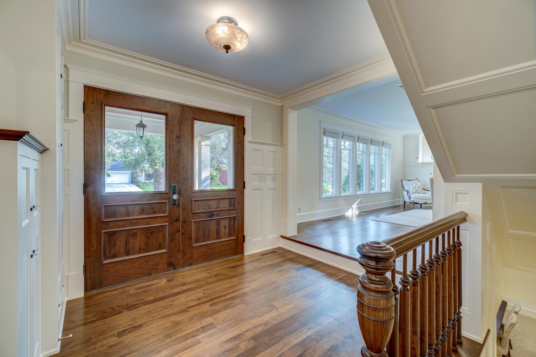1080 Overlook Road Mendota Heights, MN 55118 - Photo 5 of 68 Gallery Image 5