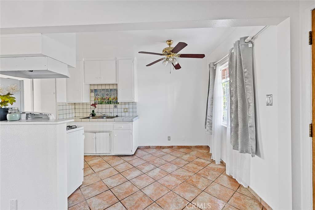 330 West Laurel Street, Unit C Compton, CA 90220 - Photo 8 of 16 a very nice looking room with a large window