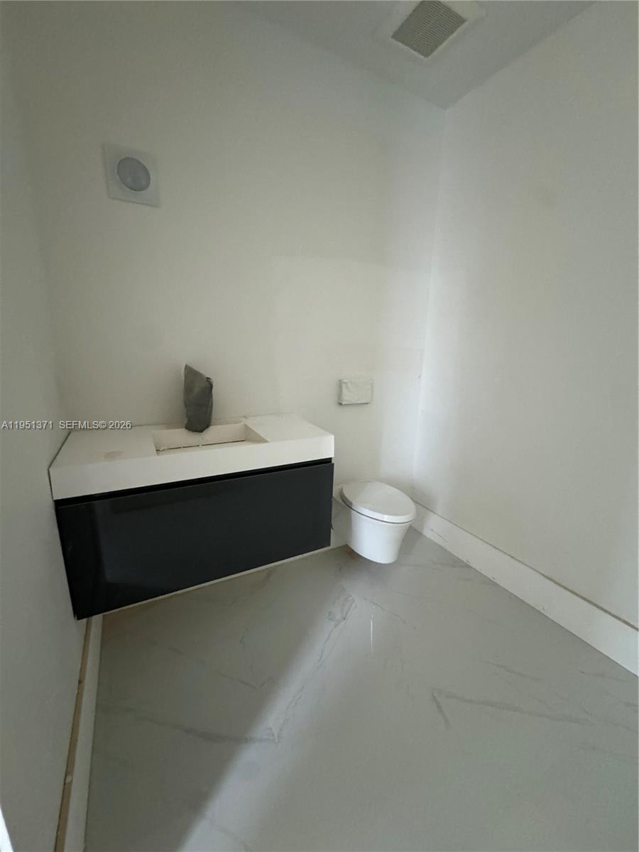 6190 Southwest 128th Street Pinecrest, FL 33156 - Photo 14 of 34 a bathroom with a toilet