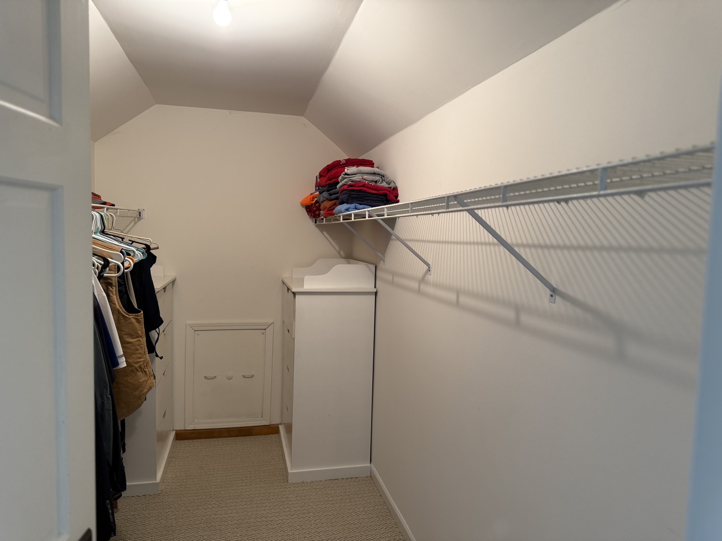 39W278 Baert Road St. Charles, IL 60175 - Photo 18 of 47 a view of a hallway