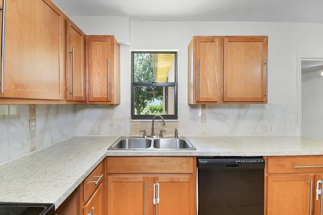 $299,000 | 536 Southwest Buswell Avenue, Port St. Lucie, FL 34983