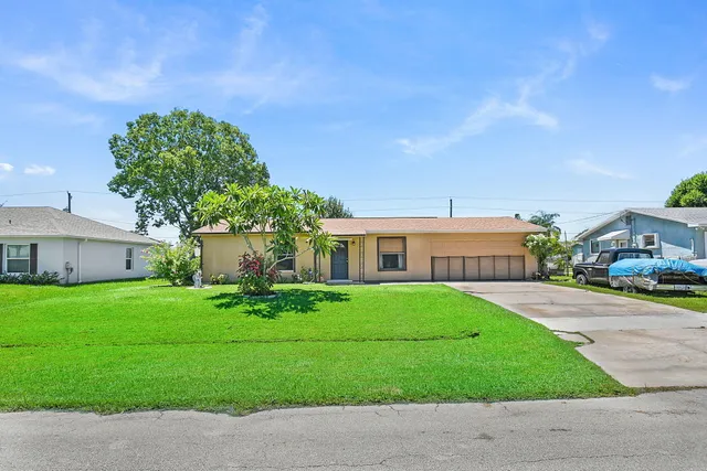 $299,000 | 536 Southwest Buswell Avenue, Port St. Lucie, FL 34983