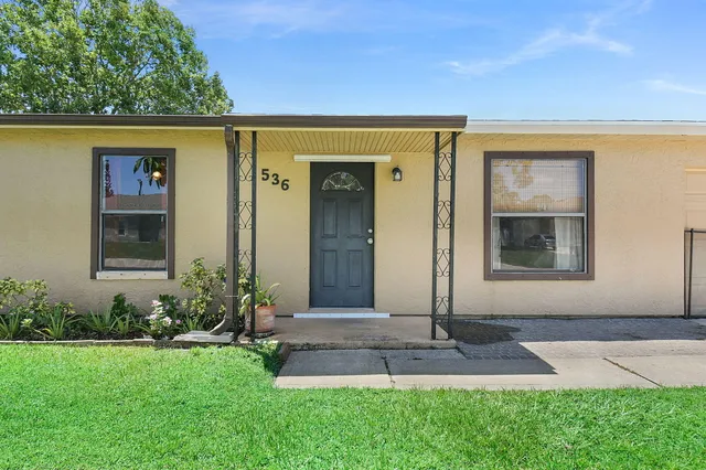 $299,000 | 536 Southwest Buswell Avenue, Port St. Lucie, FL 34983