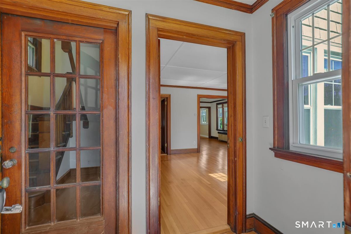 152 Brace Road West Hartford, CT 06107 - Photo 4 of 31 Gallery Image 4