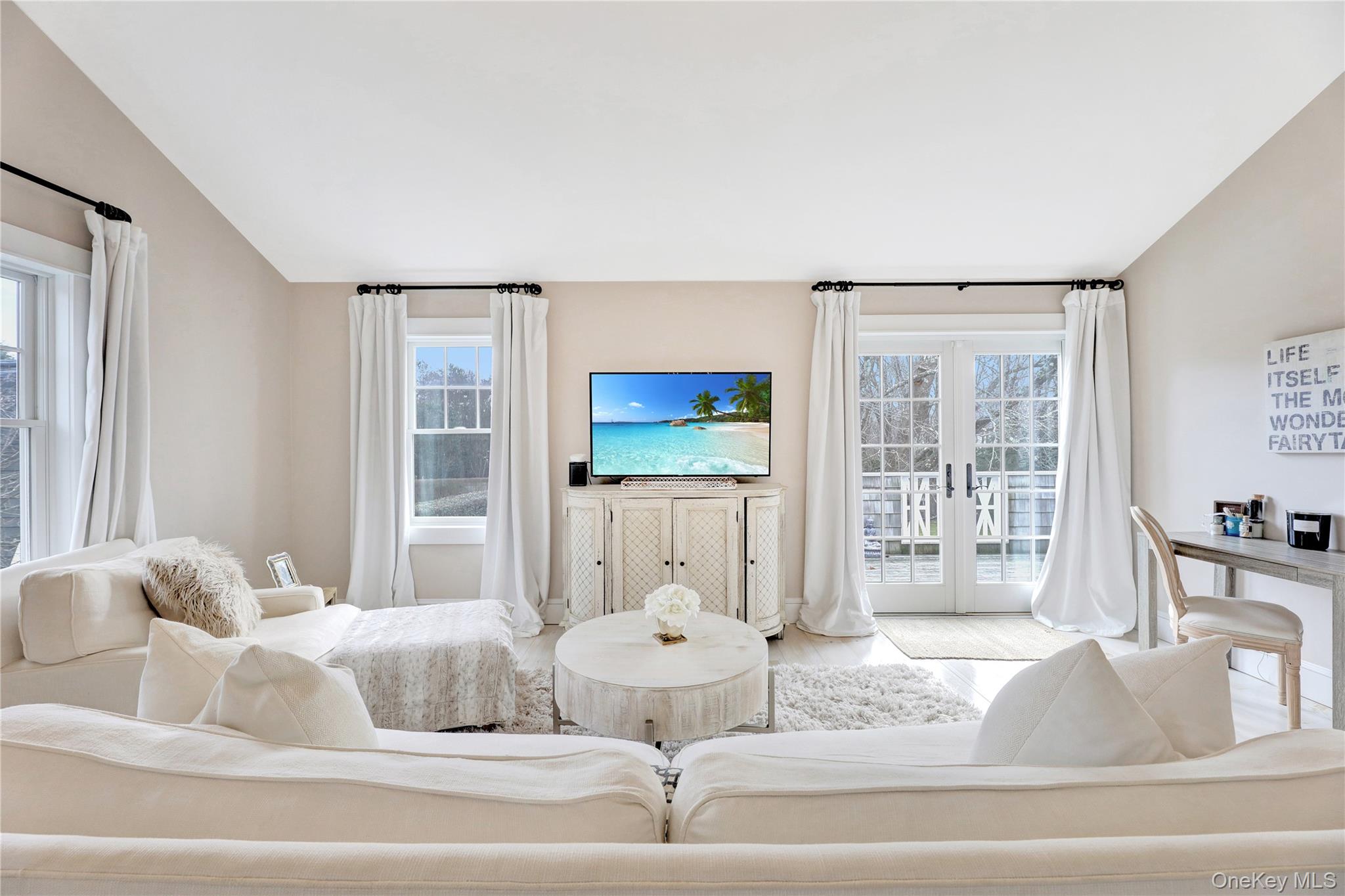 198 South Country Road Remsenburg, NY 11960 - Photo 19 of 46