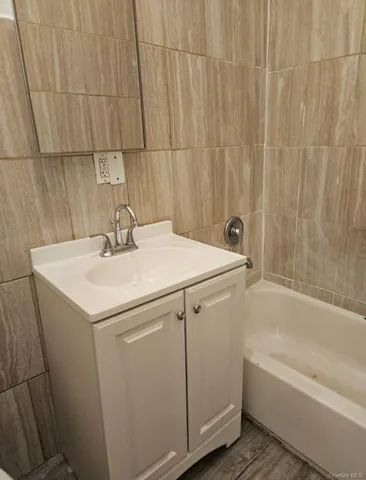 $3,596 | 873 Elsmere Place, Unit 2 | West Farms