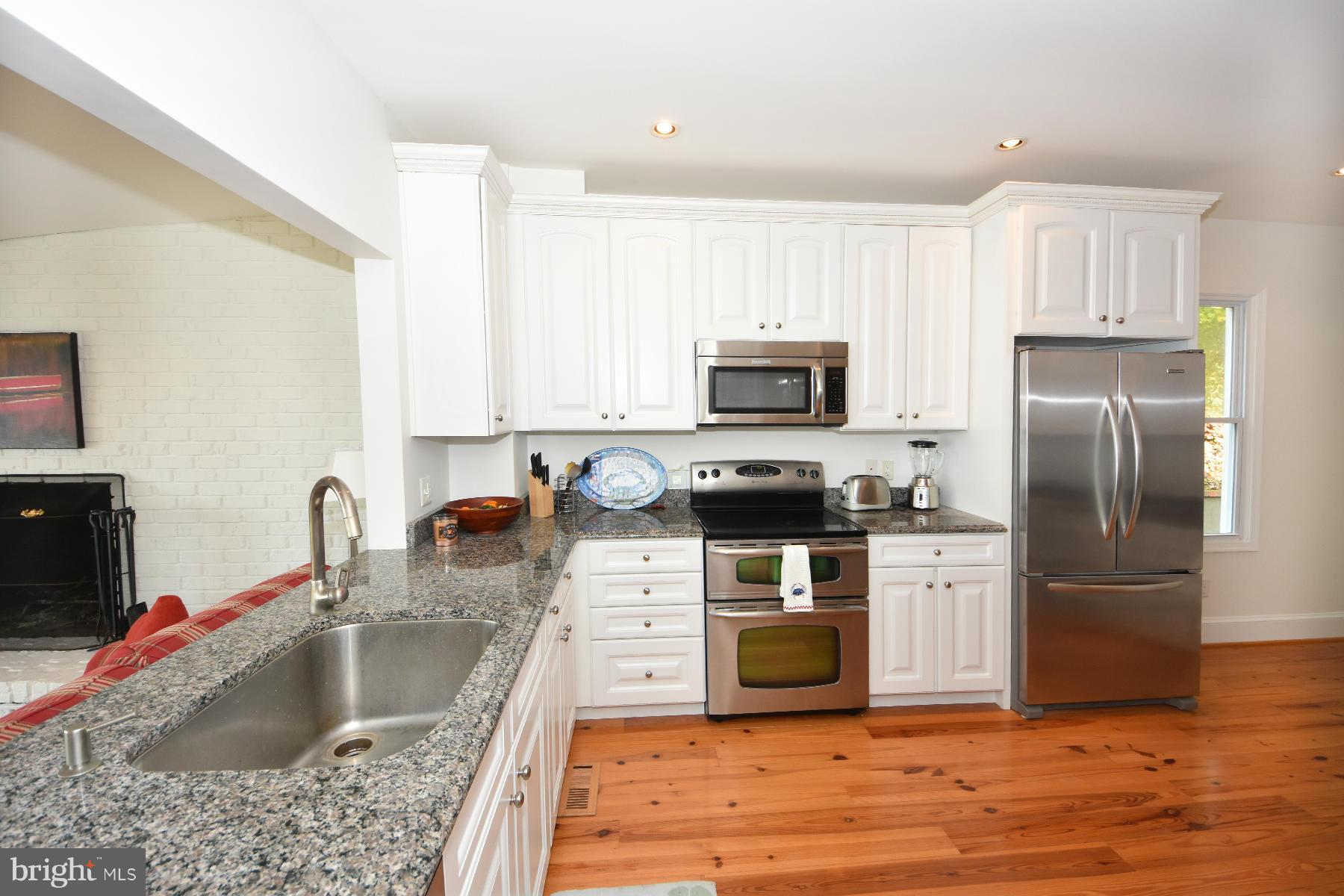 350 Riverside Road Edgewater, MD 21037 - Photo 10 of 22 Remodeled kitchen with granite counters