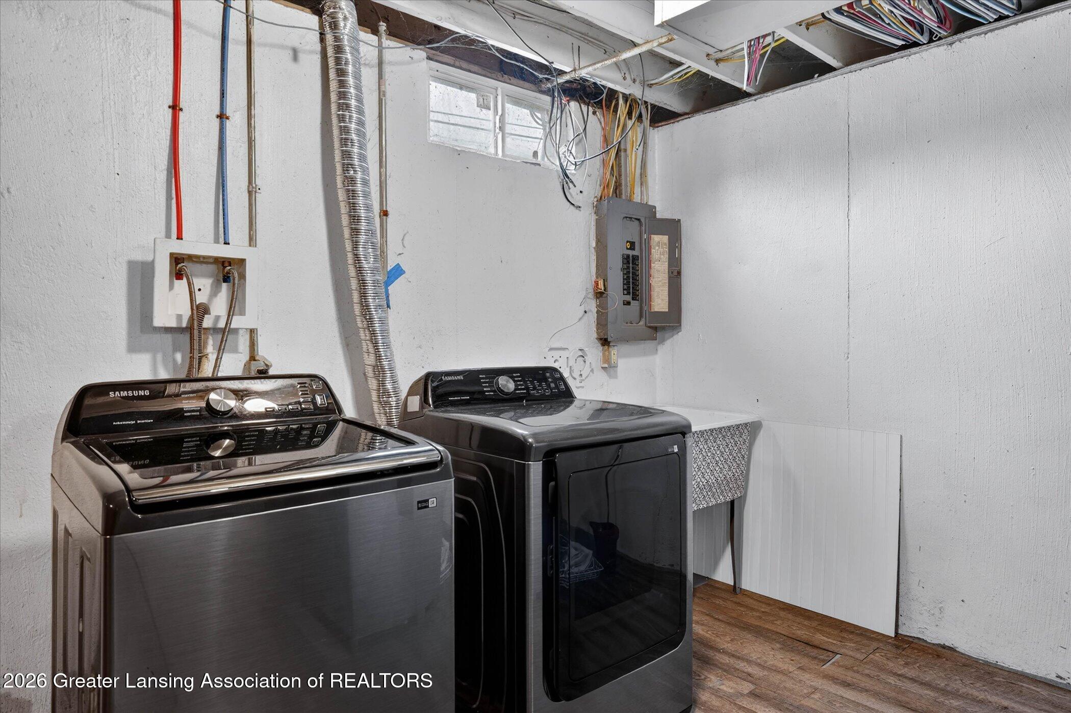 5105 Hughes Road Lansing, MI 48911 - Photo 20 of 26 25-5105-Hughes-Rd-WindowStill-Photograph