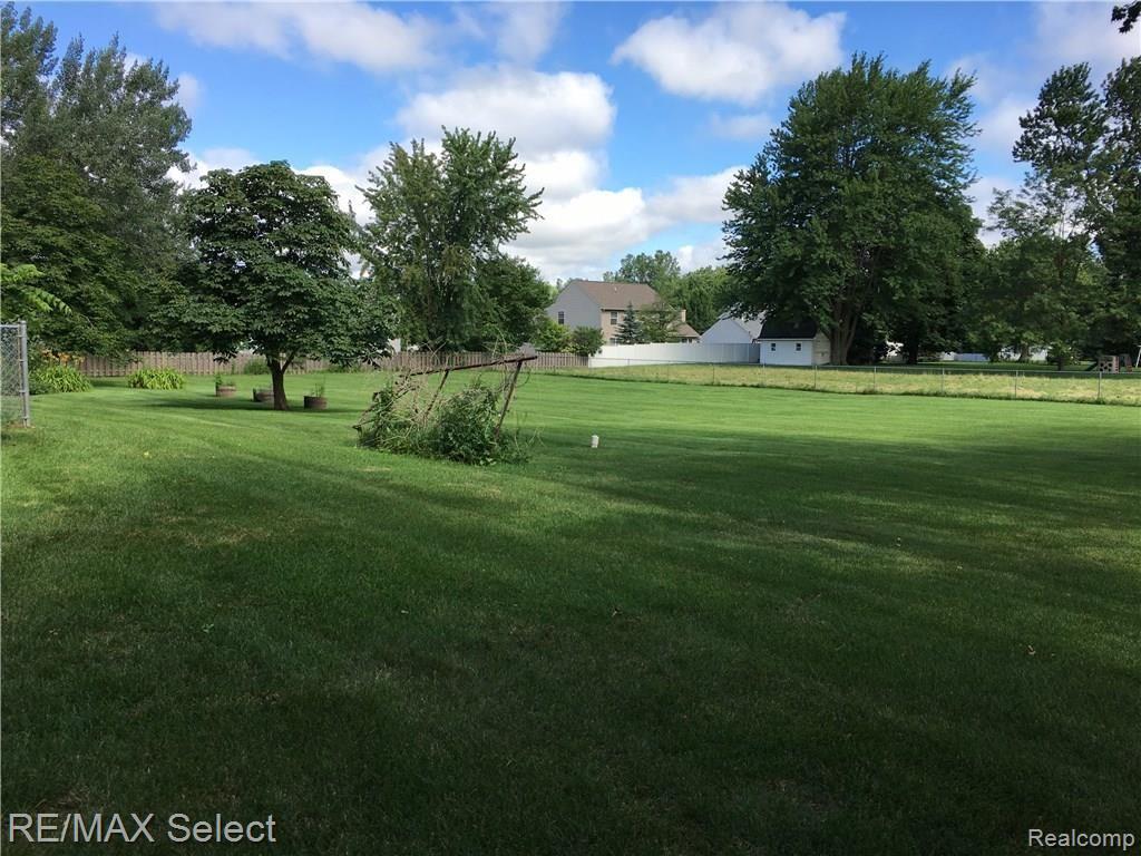 5348 South Genesee Road Grand Blanc, MI 48439 - Photo 7 of 37 006.JPG