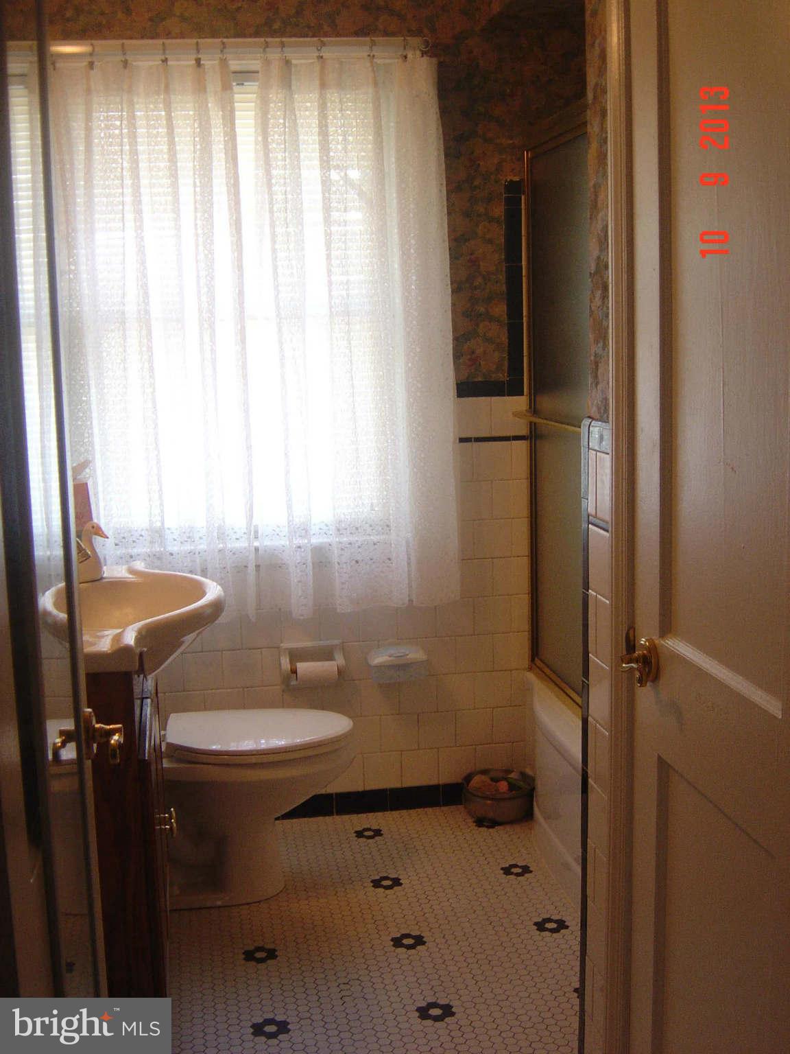 1355 Stonewood Road Baltimore, MD 21239 - Photo 13 of 20 Bath