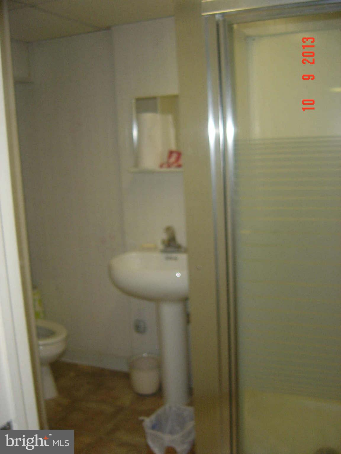 1355 Stonewood Road Baltimore, MD 21239 - Photo 15 of 20 Bath