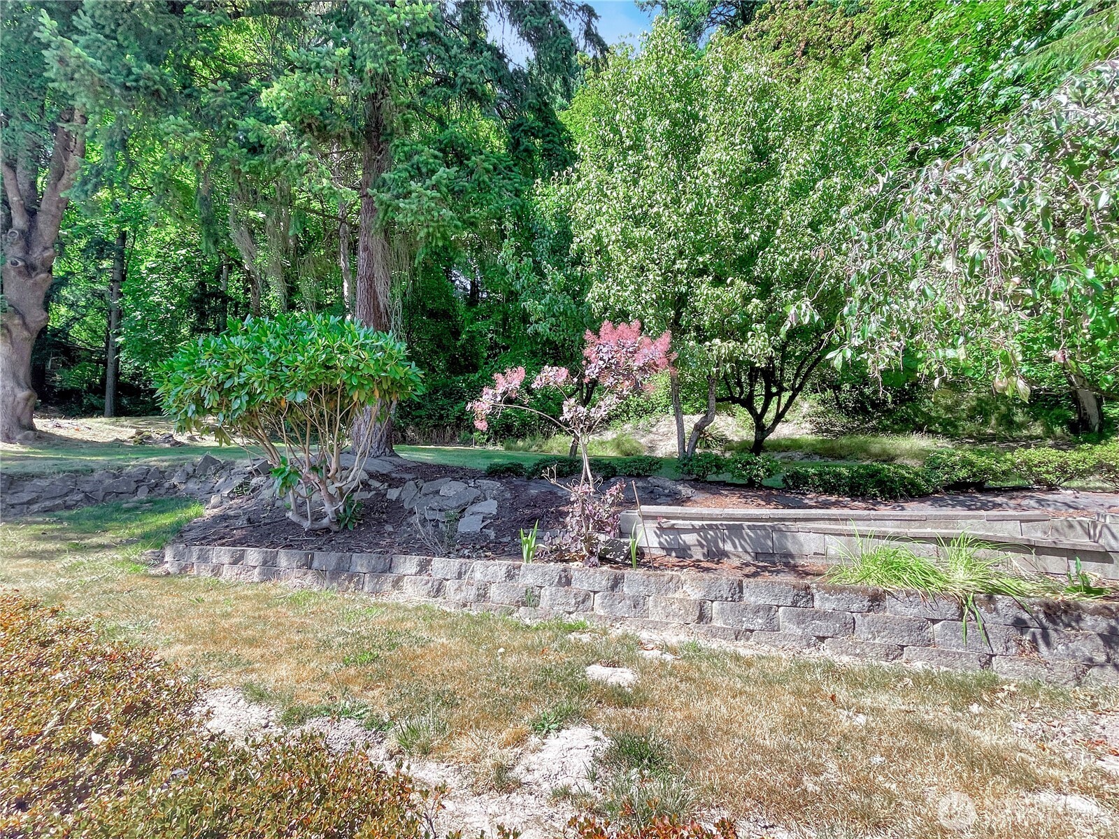 2116 Cascade Way Longview, WA 98632 - Photo 20 of 23 a backyard of a house with a yard and outdoor seating
