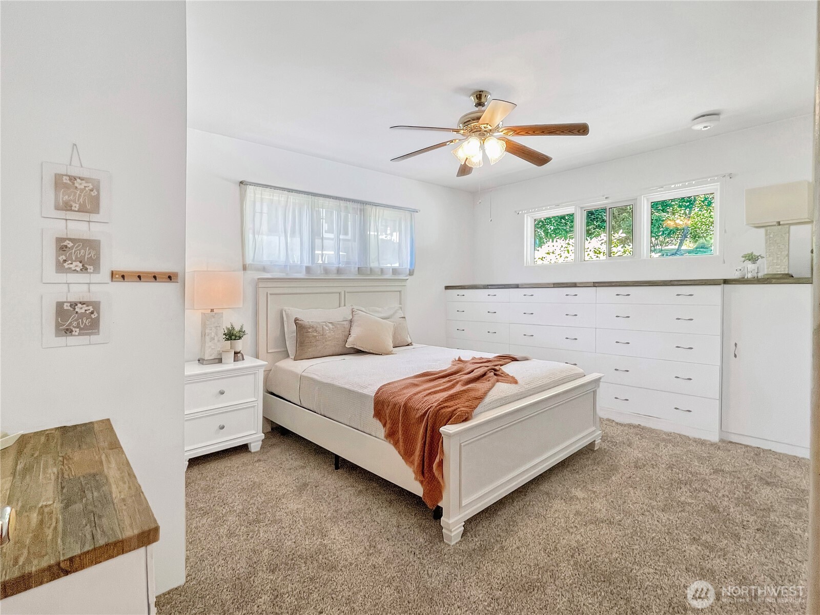 2116 Cascade Way Longview, WA 98632 - Photo 8 of 23 a bed room with a bed and a window