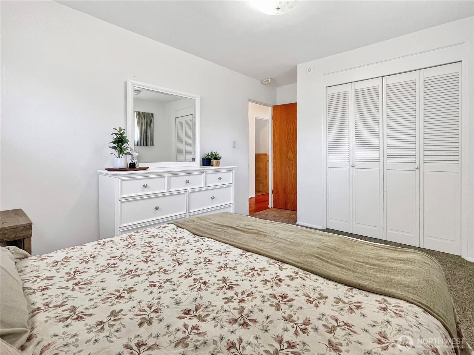 2116 Cascade Way Longview, WA 98632 - Photo 10 of 23 a bedroom with a bed and a dresser