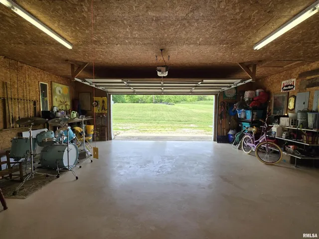 $950,000 | 1489 East 273rd Lane, Clayton, IL 62324