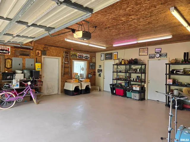 $950,000 | 1489 East 273rd Lane, Clayton, IL 62324