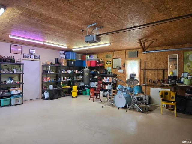 $950,000 | 1489 East 273rd Lane, Clayton, IL 62324