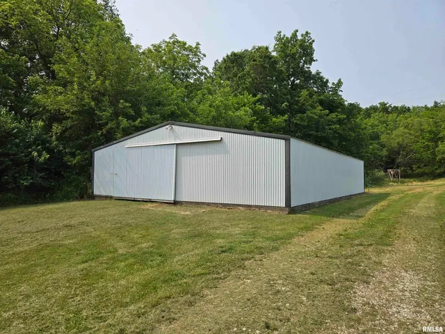 $950,000 | 1489 East 273rd Lane, Clayton, IL 62324