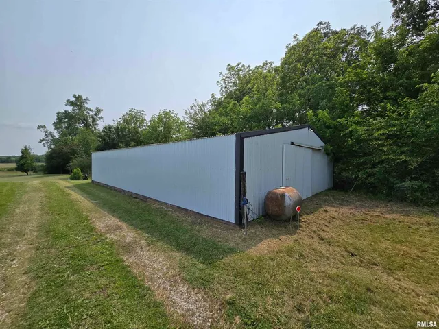 $950,000 | 1489 East 273rd Lane, Clayton, IL 62324