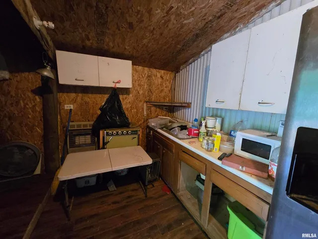 $950,000 | 1489 East 273rd Lane, Clayton, IL 62324