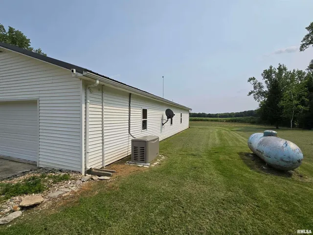 $950,000 | 1489 East 273rd Lane, Clayton, IL 62324