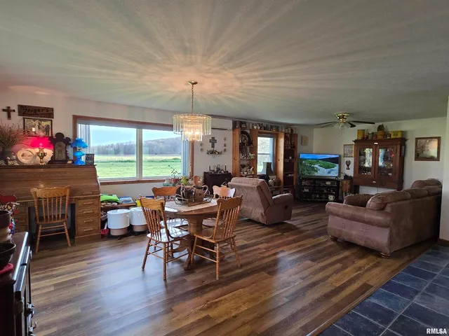 $950,000 | 1489 East 273rd Lane, Clayton, IL 62324