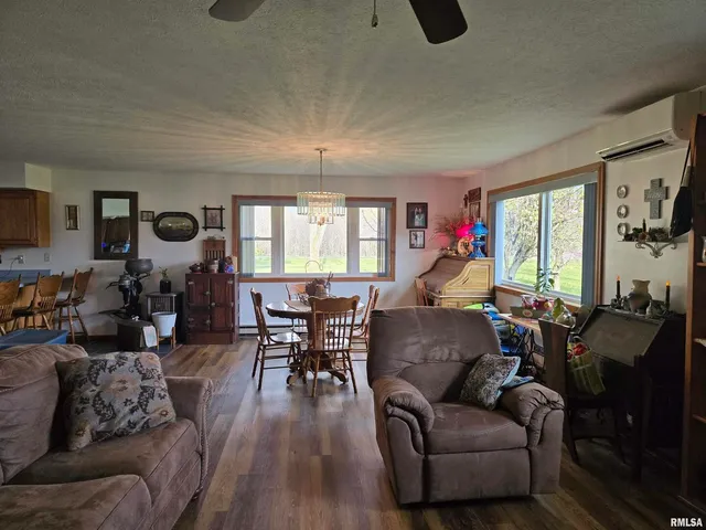 $950,000 | 1489 East 273rd Lane, Clayton, IL 62324