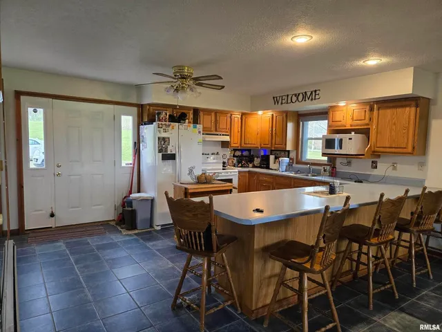 $950,000 | 1489 East 273rd Lane, Clayton, IL 62324